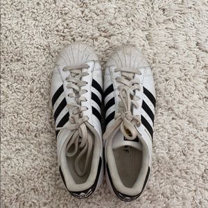 Adidas superstars